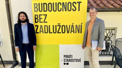 Piráti a Starostové chtějí budoucnost bez zadlužování. Představili plán, jak do roku 2025 zachránit veřejné finance