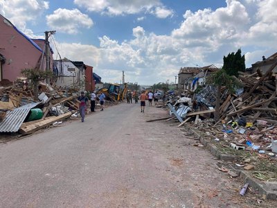 Piráti a STAN posílají poničeným obcím milion korun prostřednictvím nadace Via. Rozvezli také potřebnou materiální pomoc